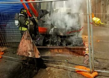Orune: a fuoco un mini escavatore, sul posto i vigili del fuoco
