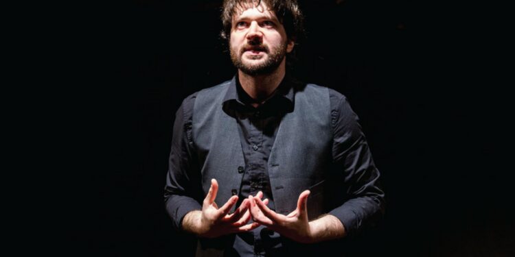 Lo spettacolo “Perdifiato / L’incredibile storia di Alfonsina Strada, l’unica donna a correre il Giro d’Italia” domani, sabato 20 aprile, alle 20.30, al TsE di Is Mirrionis in via Quintino Sella a Cagliari