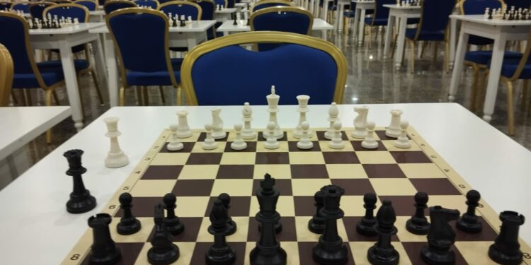 Il Sardinia World Chess Festival attrae i campioni di scacchi di tutto il mondo nell’incantevole Iti Marina Beach di Orosei dal 27 aprile al 4 maggio