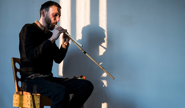 Domenica 14 aprile, nella sala M3 del Teatro Massimo di Cagliari, va in scena Makika il progetto musicale di Carlo Spiga