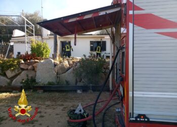 Loceri: a fuoco una casa rurale