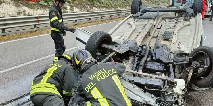 Incidente stradale nei pressi del bivio di Torralba, sul posto i vigili del fuoco