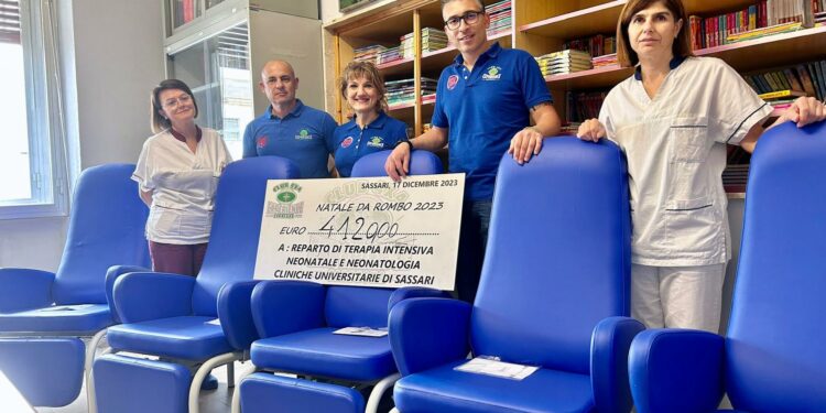 Donate 5 poltrone ergonomiche per allattamento alla Neonatologia e Terapia intensiva neonatale dell’Aou di Sassari