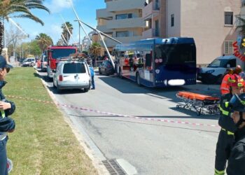 Alghero: incidente stradale tra un bus di linea e un’auto