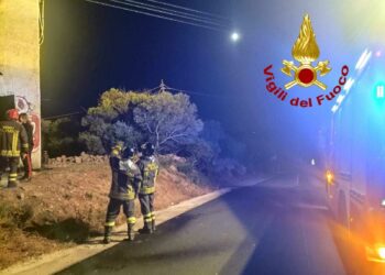 Cannigione: a fuoco una cabina elettrica, sul posto i vigili del fuoco