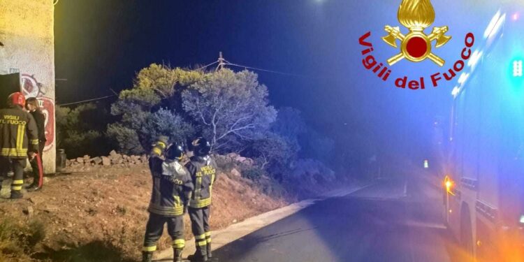 Cannigione: a fuoco una cabina elettrica, sul posto i vigili del fuoco