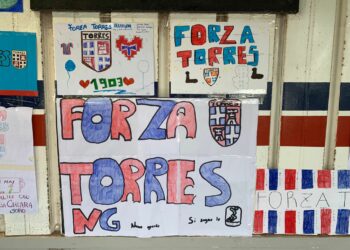 Gli studenti colorano il Vanni Sanna per dare la carica alla Torres