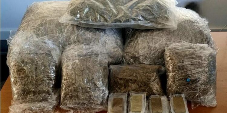 Deteneva oltre 12 chili di droga nel garage: a Cagliari un cinquantacinquenne è stato arrestato dalla Polizia di Stato