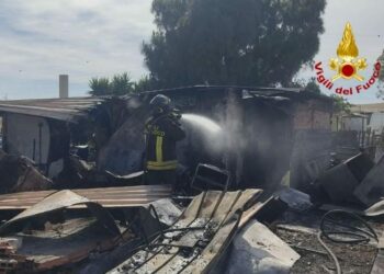 I vigili del fuoco di Cagliari, sono intervenuti intorno alle ore 15.10, per un incendio che ha interessato un casolare sito sulla SP12 nel comune di Selargius, in località Pitz’e Pranu