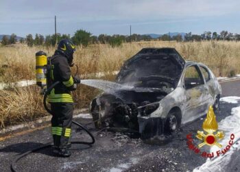 Ozieri: a fuoco un’auto in località Figos