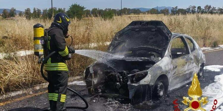 Ozieri: a fuoco un’auto in località Figos