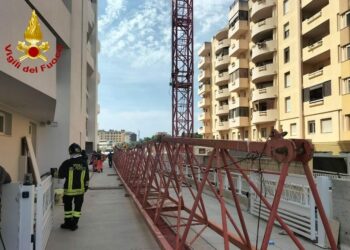 I vigili del fuoco di Cagliari sono intervenuti intorno alle ore 10.50 per un incidente verificatosi in un cantiere edile
