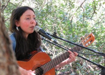 Sabato 25 maggio, a Ittireddu, la cantautrice salentina Alessia Tondo in concerto davanti alla chiesa bizantina di Santa Croce