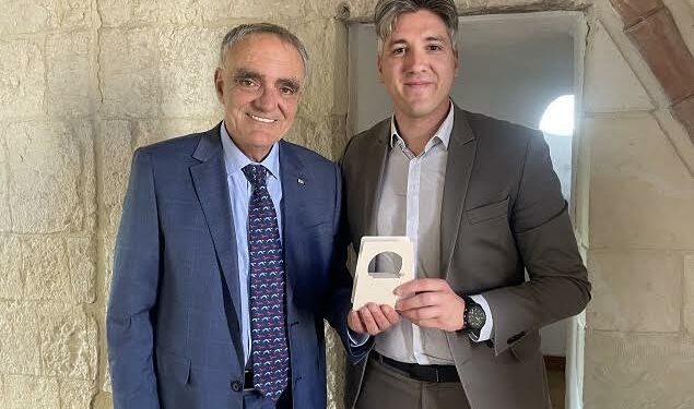 Quartu Sant’Elena: il sindaco Graziano Milia omaggia il campione di karate Gino Melis 