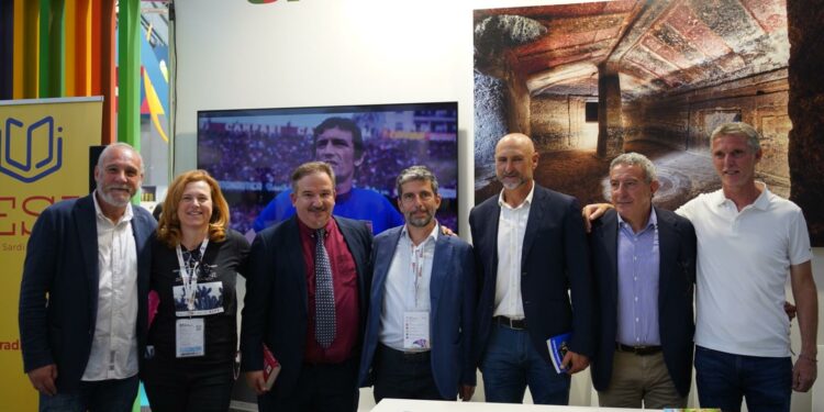 Domenica 12 maggio, nello stand della Regione Sardegna, al Salone del Libro di Torino, è stato ricordato il “Mito” Gigi Riva