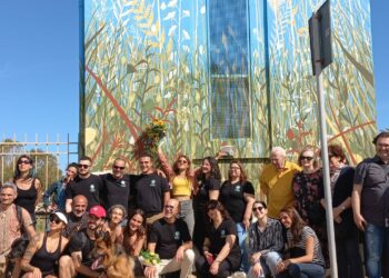 Al Poetto di Cagliari la cabina di E-Distribuzione si trasforma in opera d’arte con la Street Artist Ilaria Melis