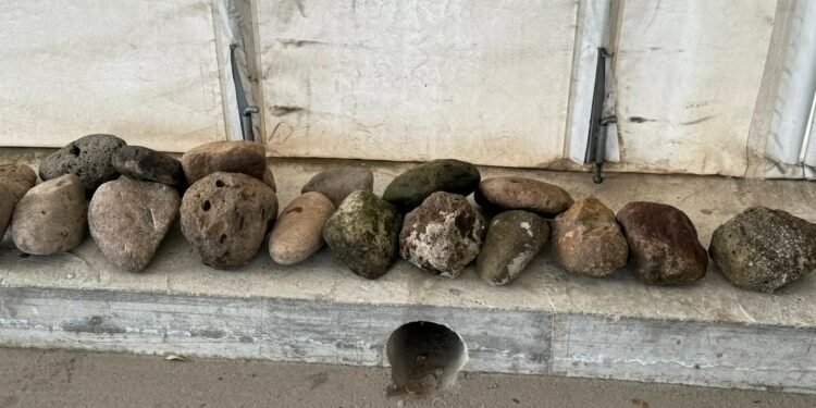 Olbia: pietre prelevate dalla zona di Fordongianus, fermati due turisti toscani