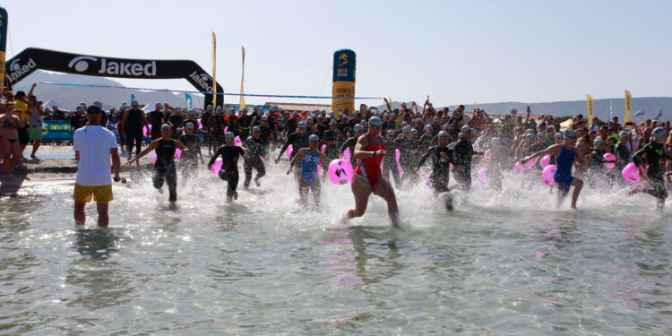 San Teodoro patria del nuoto, l’8-9 giugno torna Swim The Island Sardegna
