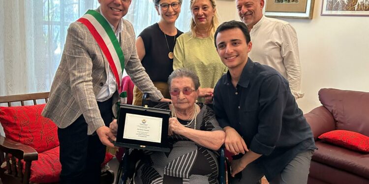 Oristano in festa per i cent’anni di zia Pietrina Piroddi