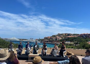 A Porto Cervo un dibattito contro la speculazione eolica e fotovoltaica