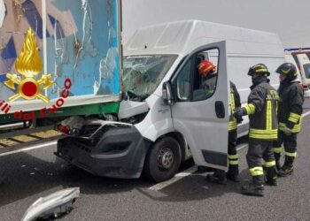 Abbasanta: incidente stradale sulla statale 13, coinvolti un auto e un tir