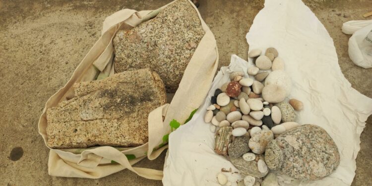 Olbia: trovati con un carico di pietre prelevate dalle spiagge di San Teodoro