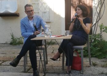 La giornalista Elvira Serra ha presentato a Nuoro l’opera narrativa “L’Altra. Storia di un’amante”