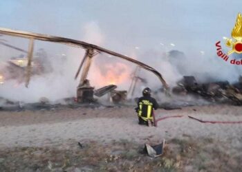 Quartu Sant’Elena: a fuoco il Tagoo Beach Club, sul posto i vigili del fuoco
