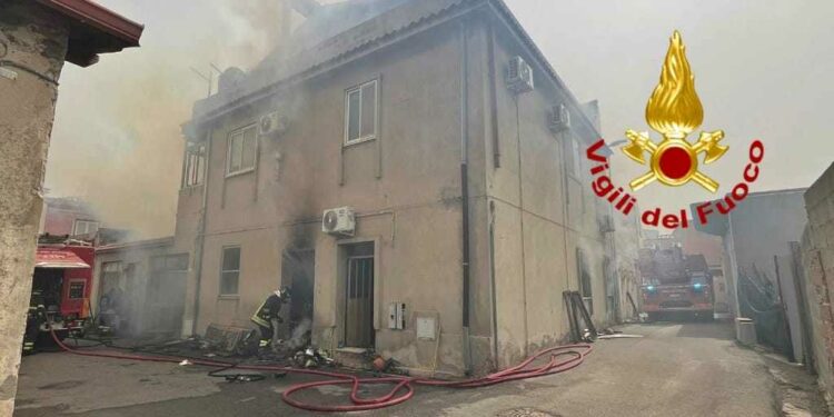 Maracalagonis: a fuoco un’abitazione, sul posto i vigili del fuoco
