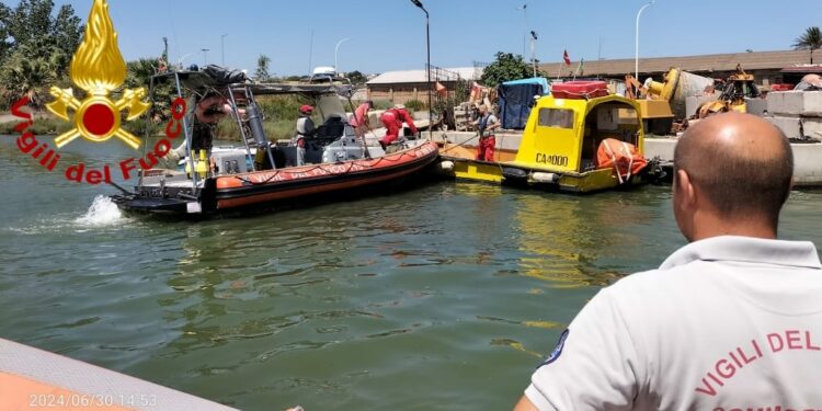 I vigili del fuoco di Cagliari sono intervenuti principio d’incendio a bordo di un natante in navigazione nel golfo di Cagliari