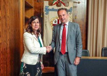 La presidente della Regione Alessandra Todde ha ricevuto a Villa Devoto l’ambasciatore di Francia in Italia, Martin Briens