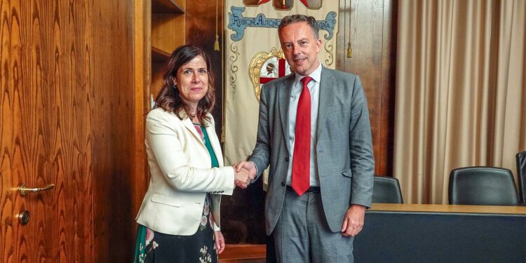 La presidente della Regione Alessandra Todde ha ricevuto a Villa Devoto l’ambasciatore di Francia in Italia, Martin Briens