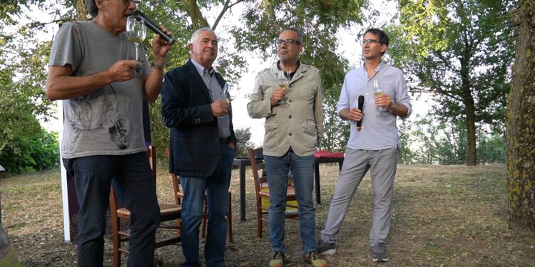 Monteleone Roccadoria, le degustazioni di vini in lingua sarda conquistano il pubblico di “Chenamos in carrela”