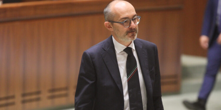 Paolo Truzzu (FdI): «Il Dl 15 sulle energie rinnovabili è una legge “Manifesto”, debole e inefficace»