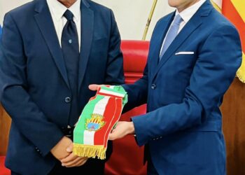 Alghero: il passaggio di consegne tra Mario Conoci e il nuovo sindaco Raimondo Cacciotto