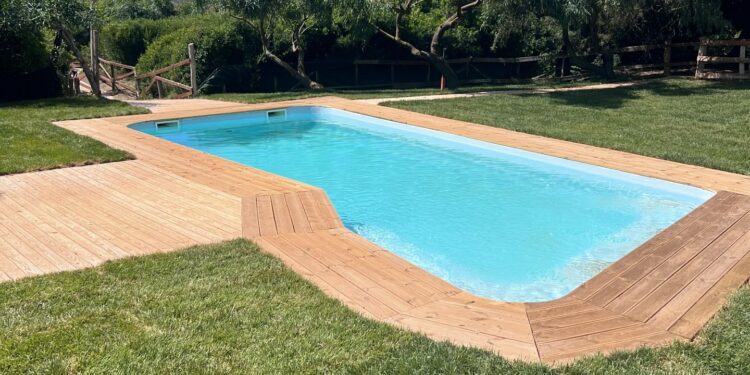 Porto Ferro: al Baretto la seconda edizione di “Spazio Piscina-Ambra Limpida”