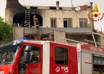 I vigili del fuoco di Cagliari sono intervenuti intorno alle ore 14.30, per un incendio che ha interessato un’abitazione a Monastir