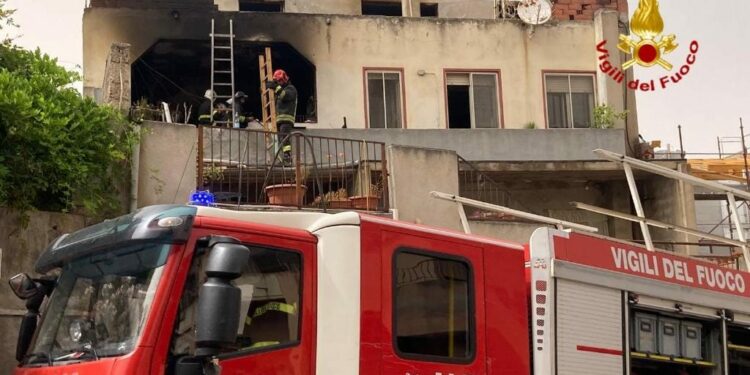 I vigili del fuoco di Cagliari sono intervenuti intorno alle ore 14.30, per un incendio che ha interessato un’abitazione a Monastir