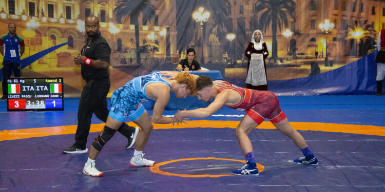 Successo per le giovani promesse della lotta al Torneo “Città di Sassari”: l’Italia brilla nella prima giornata