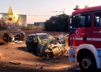 Grave incidente stradale frontale sulla 554 tra una Fiat 500 e una Citroen C5, tre feriti, uno in gravissime condizioni