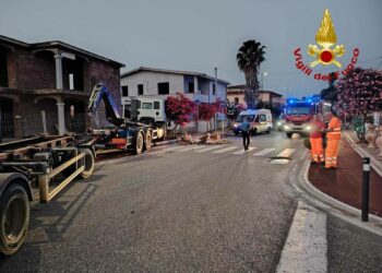 Posada: scontro tra un tir e un’auto