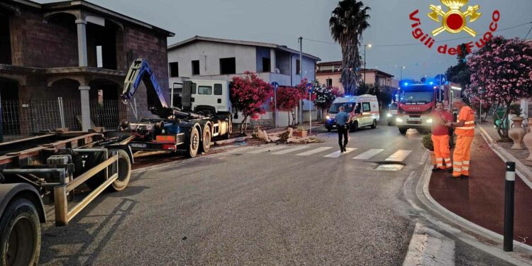 Posada: scontro tra un tir e un’auto