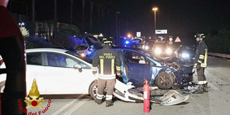 Incidente stradale sulla statale 125, quattro persone in ospedale
