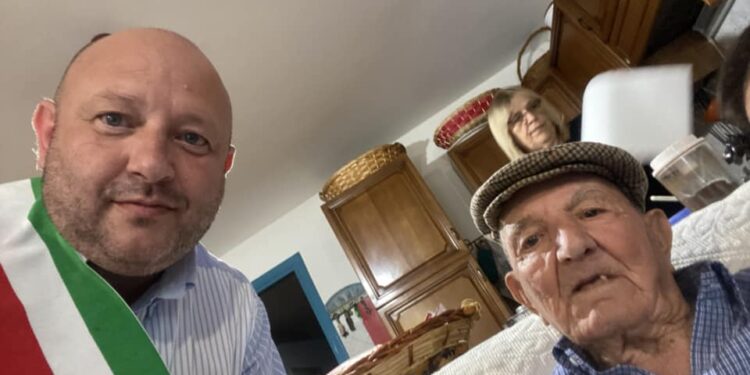 Oschiri in festa per i cent’anni di zio Francesco Putzu