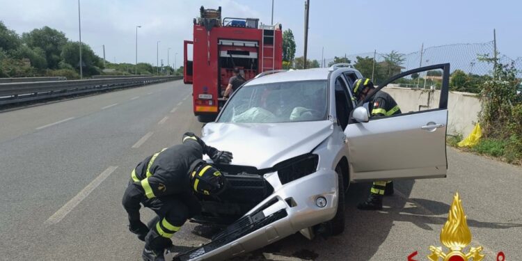 Sassari: incidente stradale sull’ex statale 131, tre persone al Pronto Soccorso
