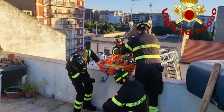 Sassari: donna cade in casa, sul posto i vigili del fuoco