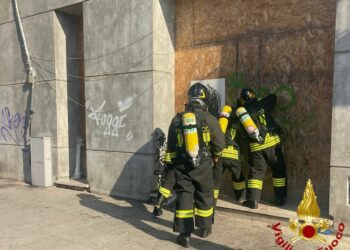 Olbia: incendio in un locale dismesso