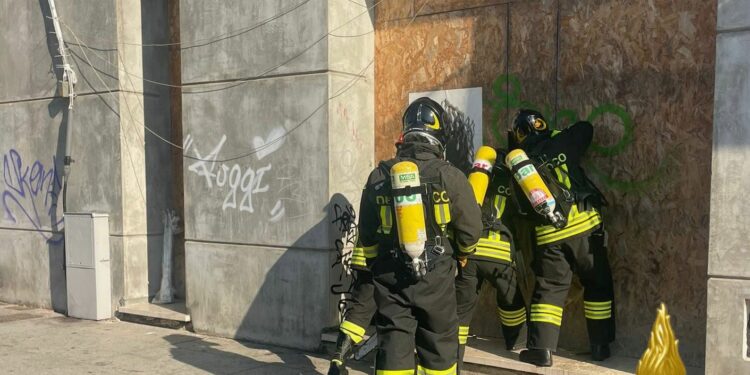 Olbia: incendio in un locale dismesso