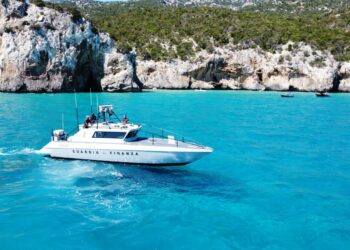 Roan Cagliari: a Cala Goloritze un 65enne è stato soccorso in mare e salvato da una vedetta della Guardia di Finanza di Arbatax