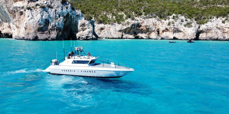 Roan Cagliari: a Cala Goloritze un 65enne è stato soccorso in mare e salvato da una vedetta della Guardia di Finanza di Arbatax